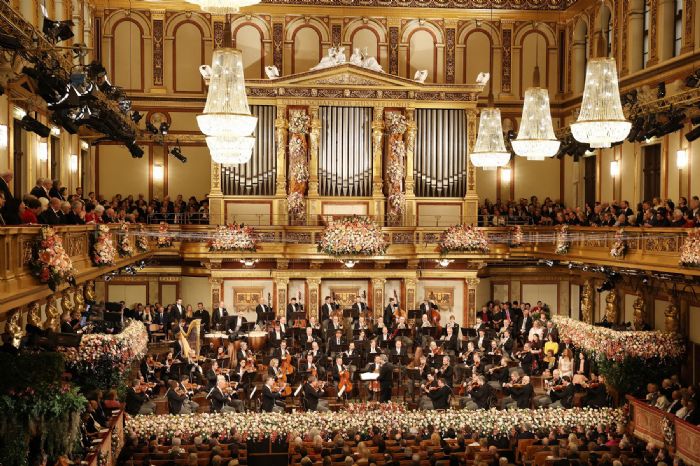 新年不可少的儀式感，元旦衛武營音樂會迎接2026年，維也納愛樂戶外直播，連續18年不缺席 ABAO阿爆（阿仍仍）音樂廳不插電溫暖開唱